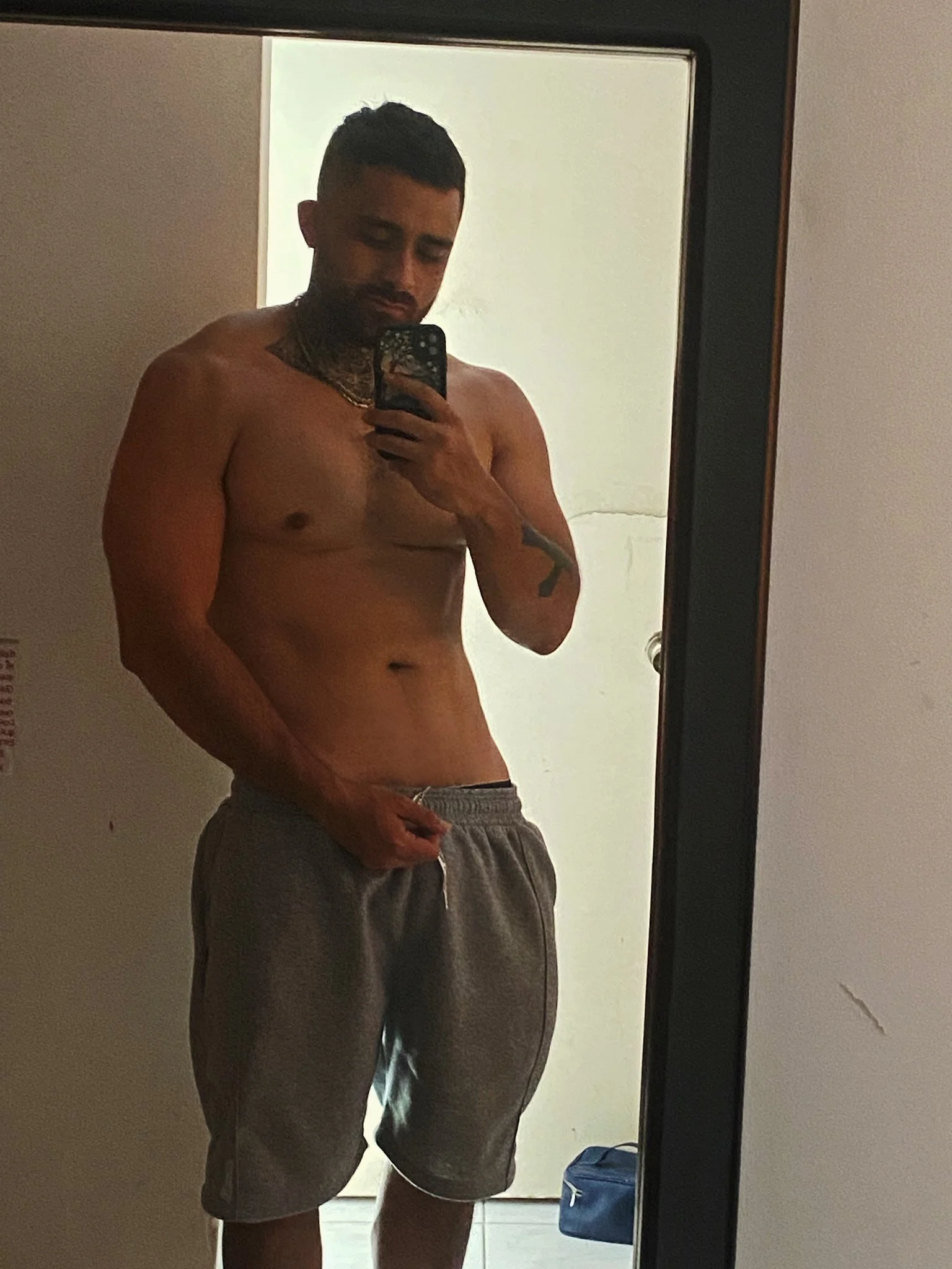 XXX Porn Photo of Nude aronmiller404 34