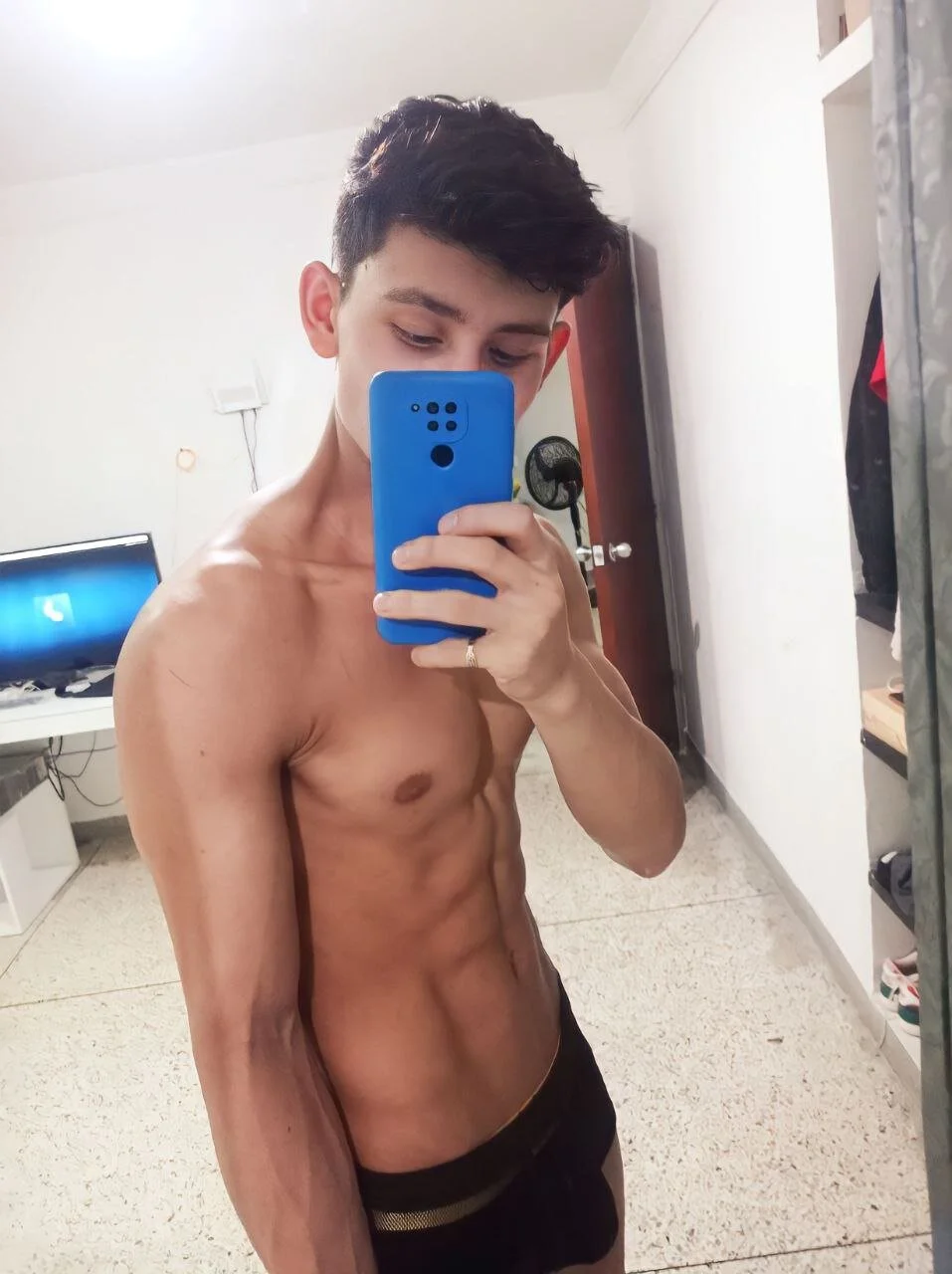 XXX Porn Photo of Nude logan_thomas 15