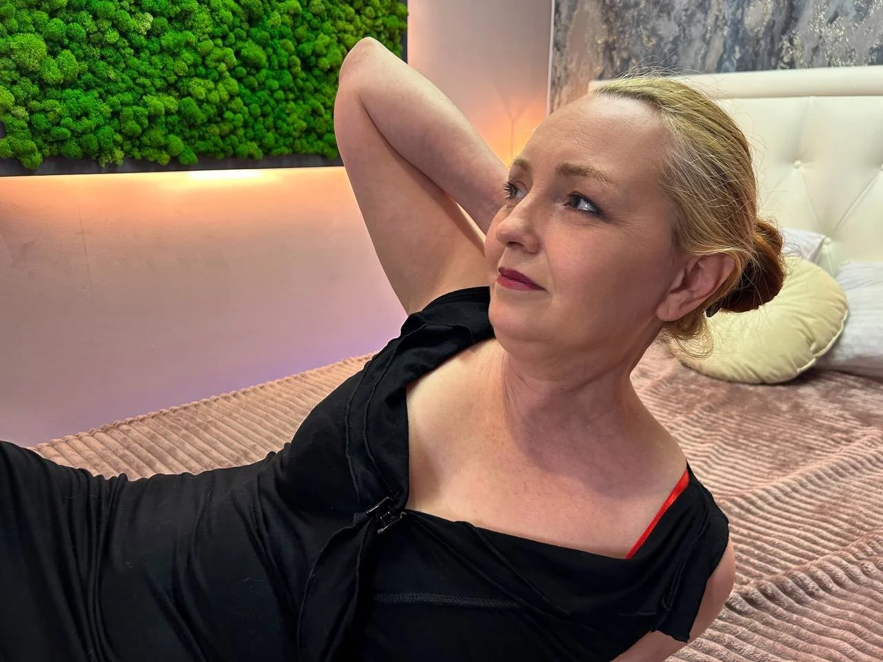 XXX Porn Photo of Nude Karen_Villis 5
