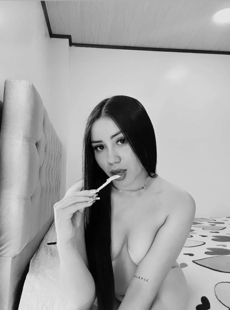 XXX Porn Photo of Nude isaa_19 2