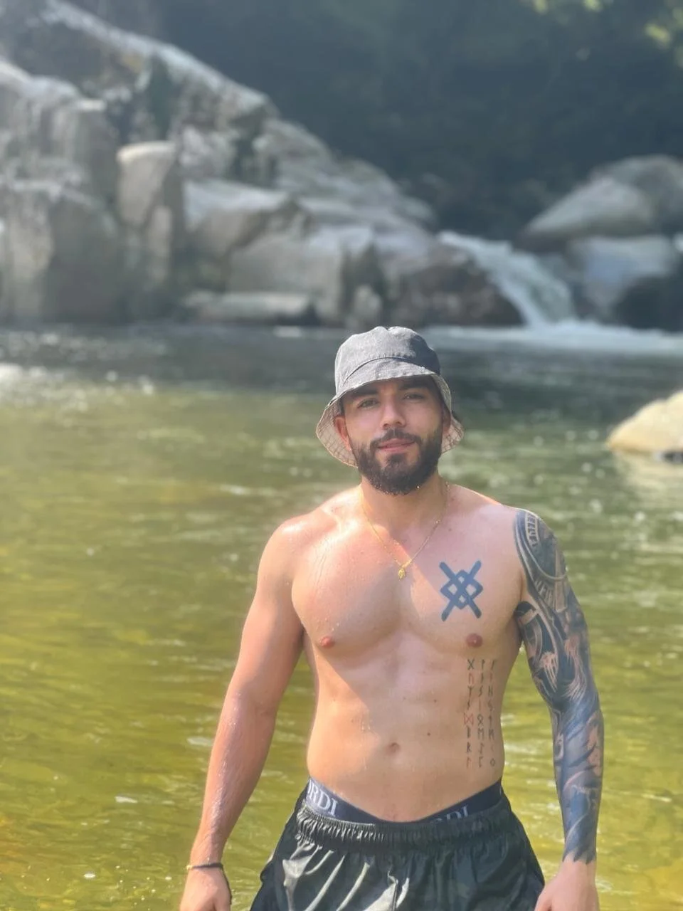 XXX Porn Photo of Nude Isaac_Carter 3