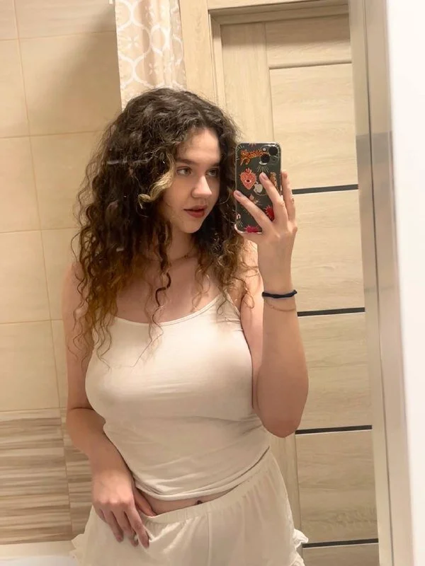XXX Porn Photo of Nude ellymoors 1