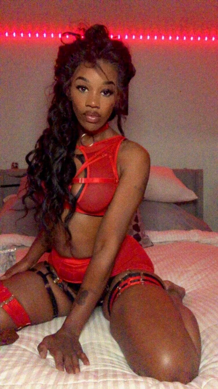 XXX Porn Photo of Nude emm-jay 2