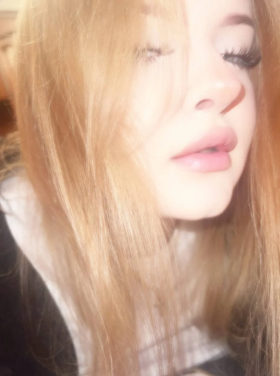 XXX Porn Photo of Nude Emily_Coyness 2