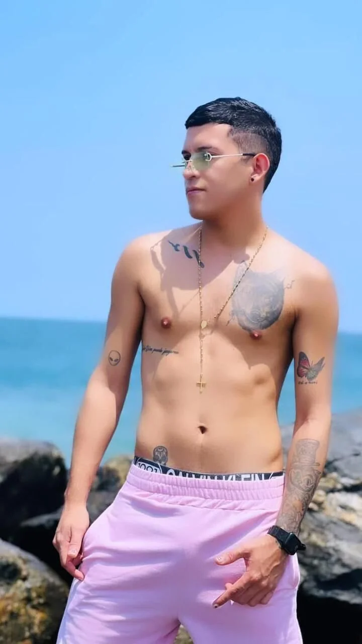 XXX Porn Photo of Nude abrahaham_linares 1