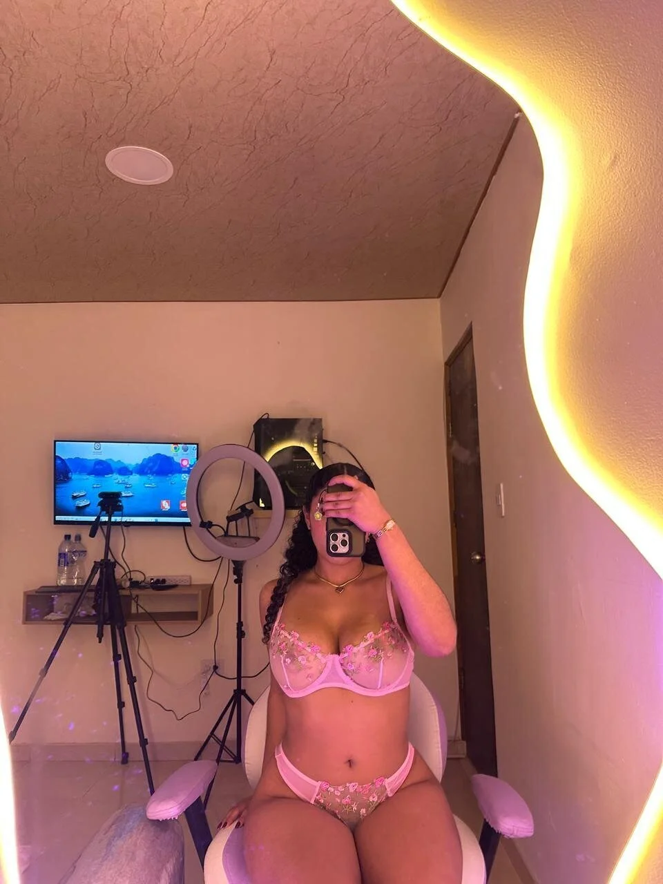 XXX Porn Photo of Nude april_smiith1 5