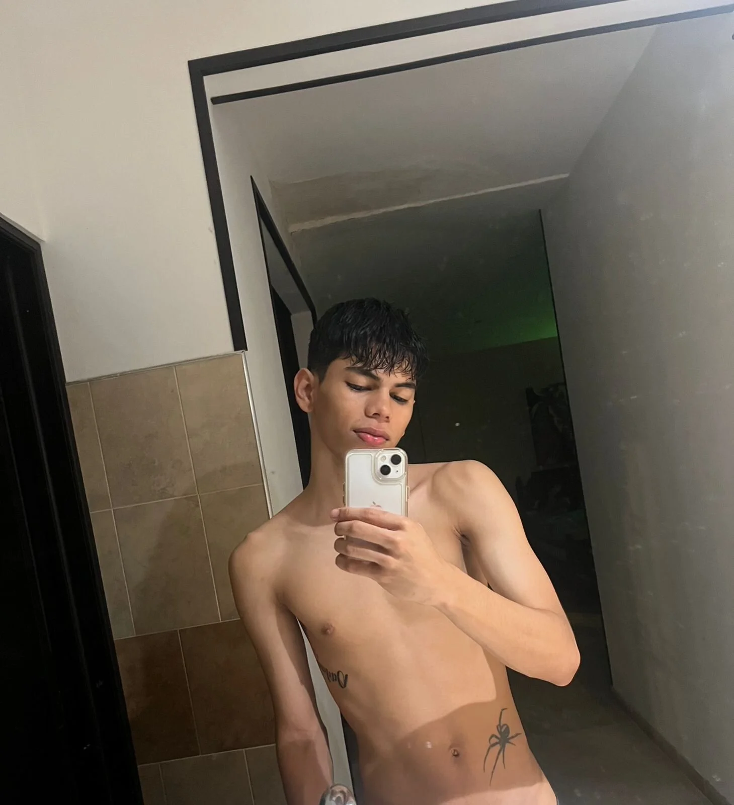 XXX Porn Photo of Nude LoganNaughty 6