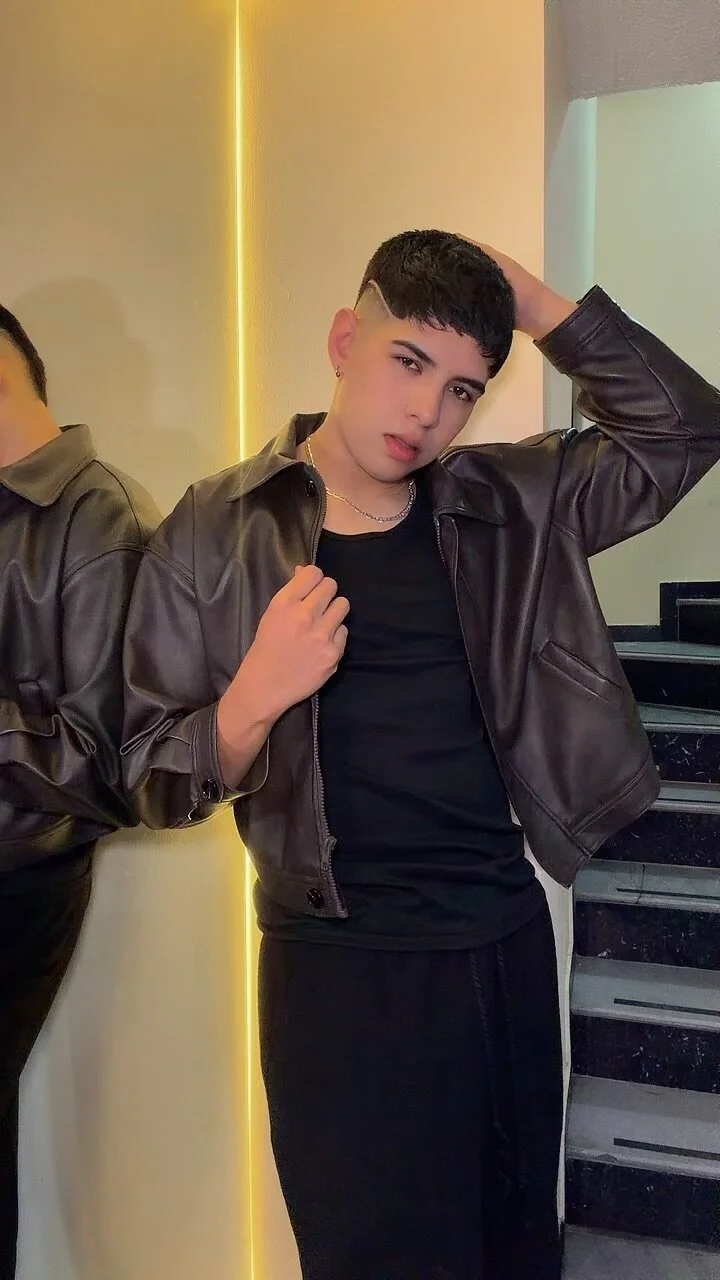 XXX Porn Photo of Nude Johan_fire 10