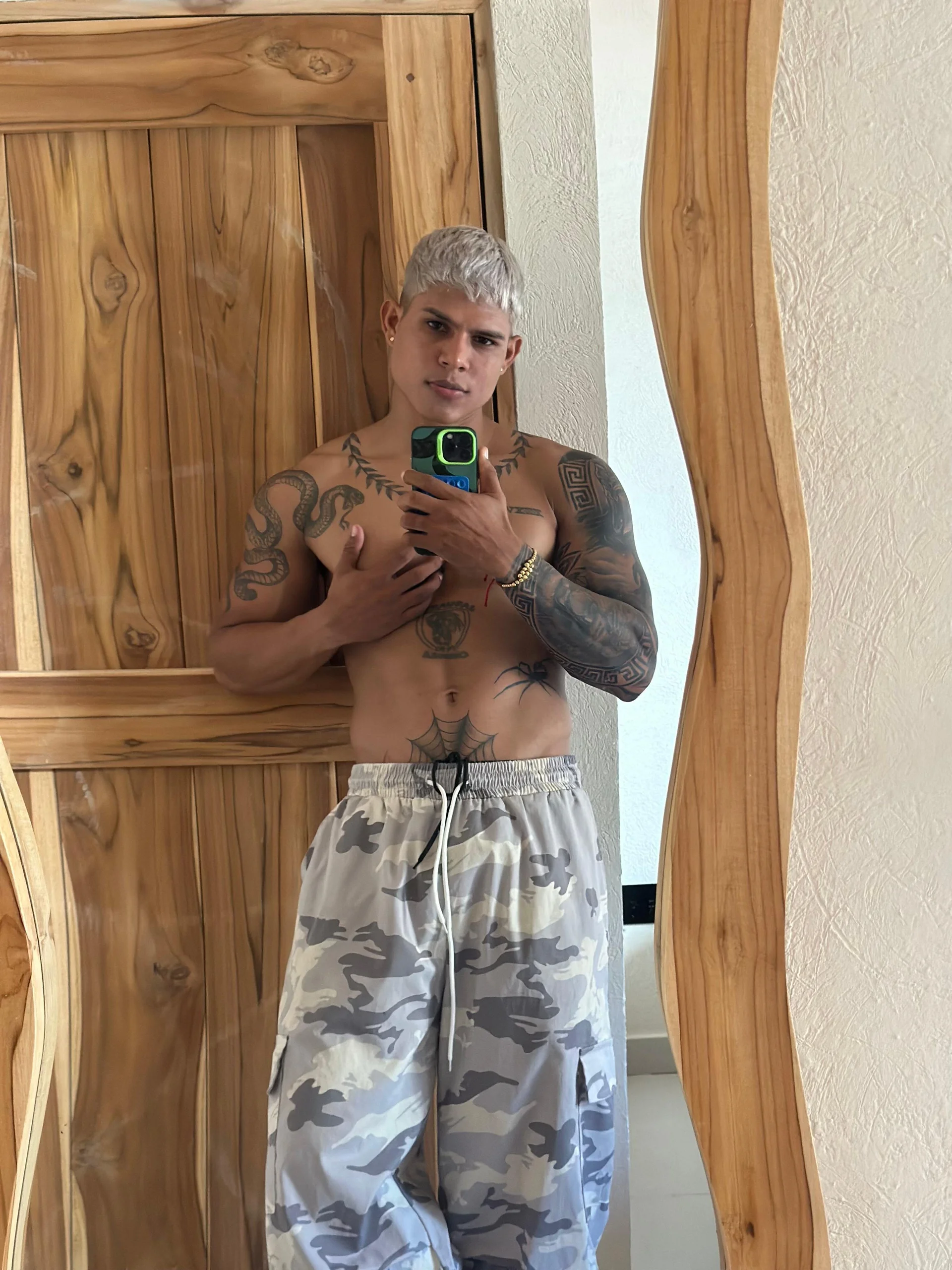 XXX Porn Photo of Nude oruz_stud 4