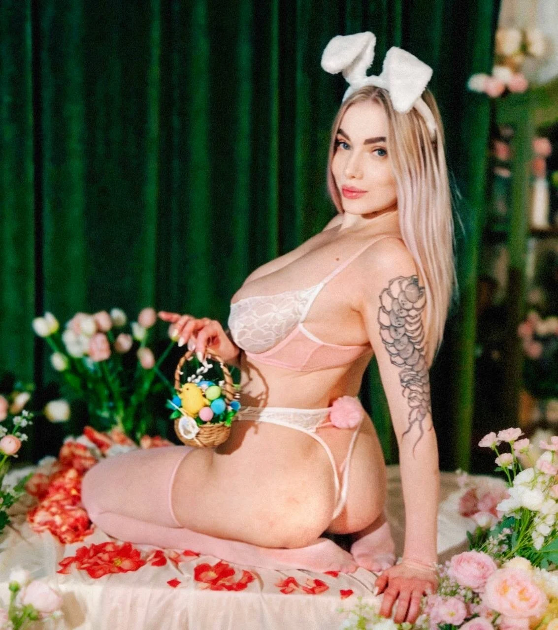 XXX Porn Photo of Nude HugeBoobsAlice 82