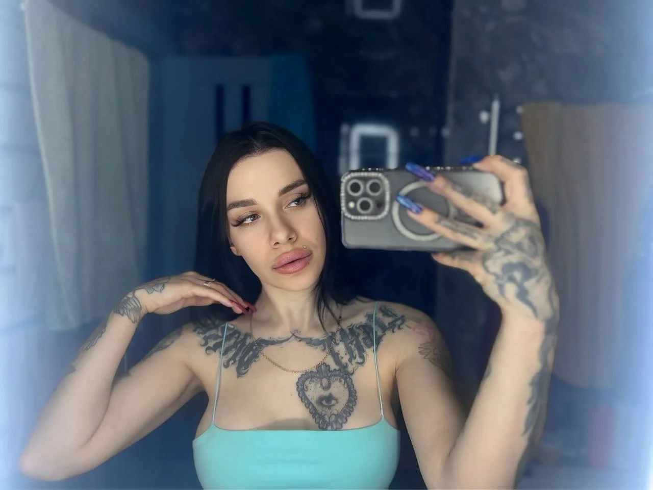XXX Porn Photo of Nude Queen_of_pain 2