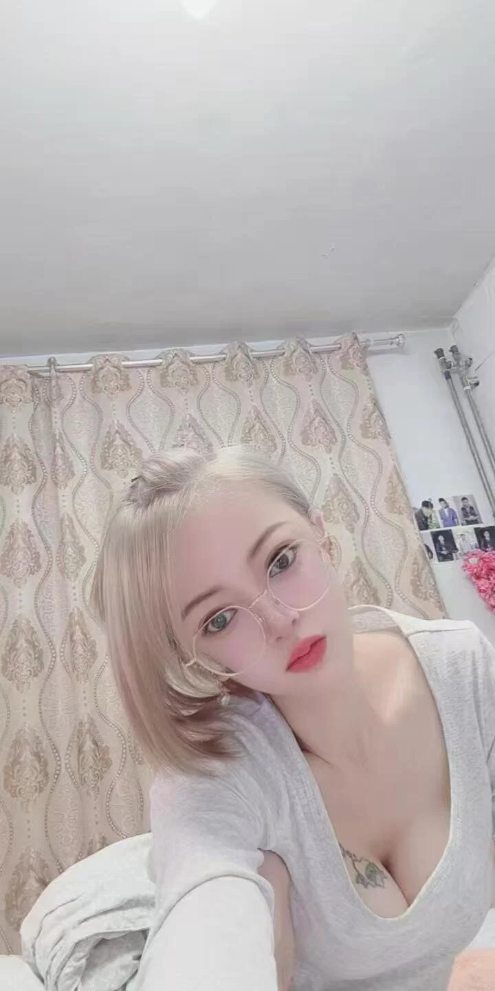 XXX Porn Photo of Nude yezi5999 1