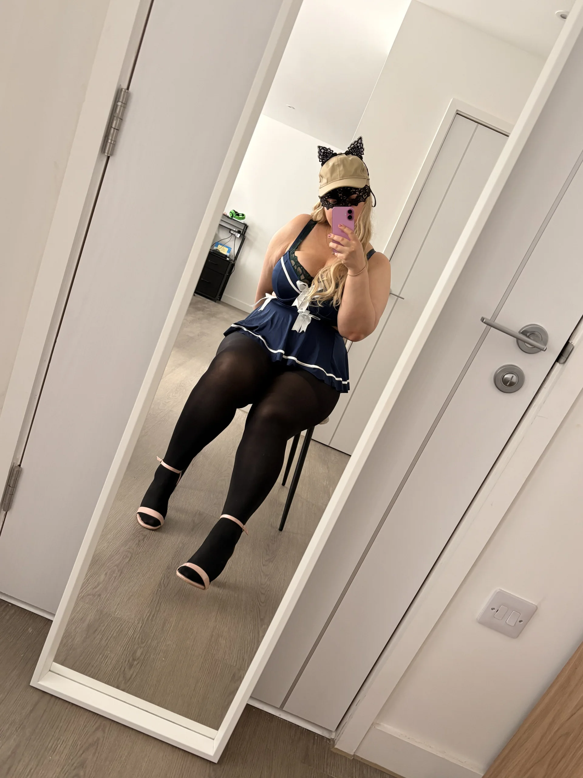 XXX Porn Photo of Nude CurvyEllaX 3