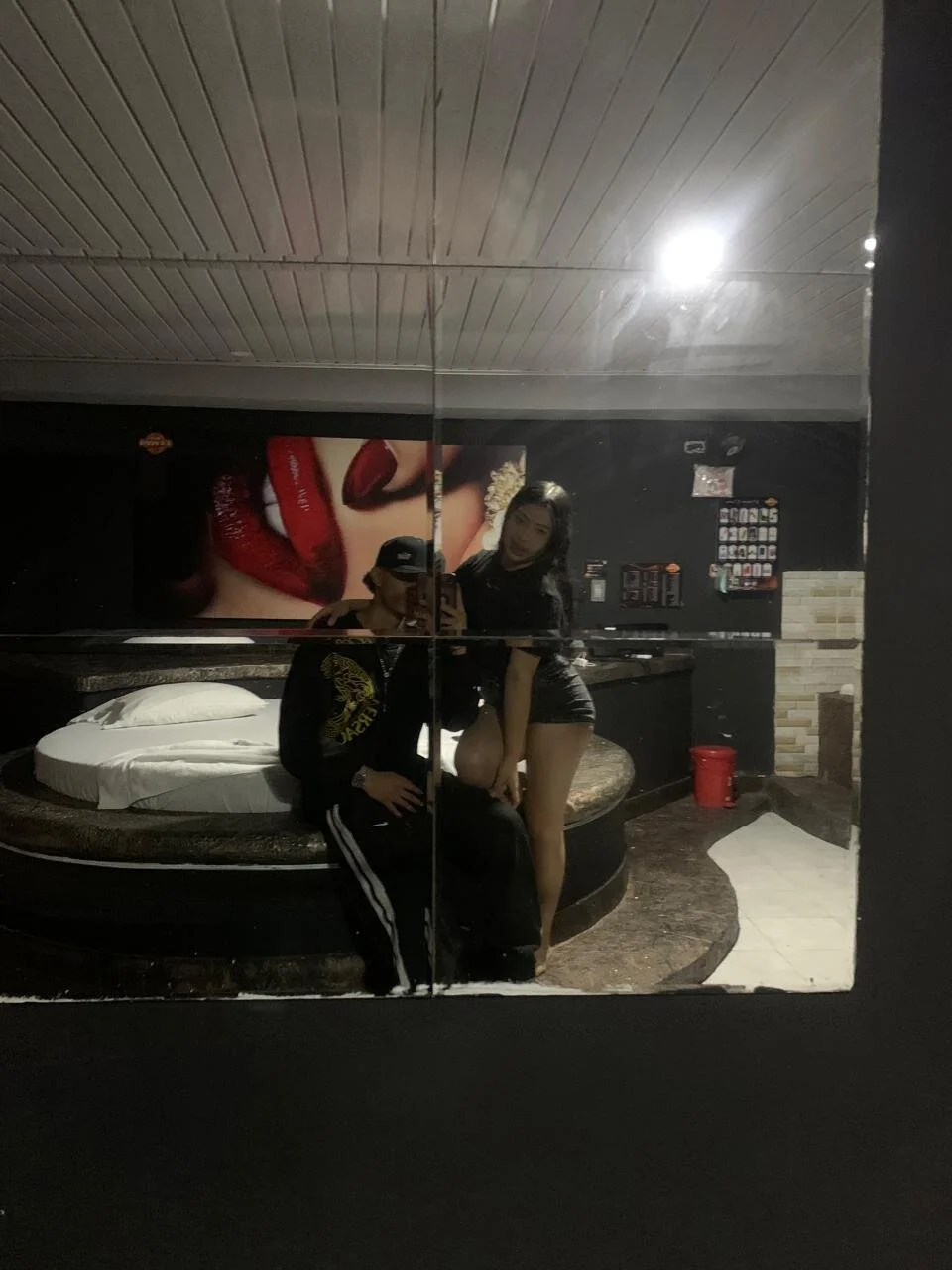 XXX Porn Photo of Nude Andrewandlizzy 1