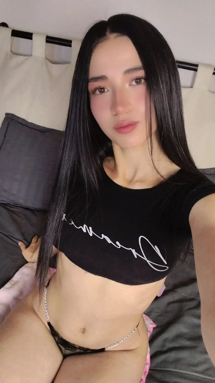 XXX Porn Photo of Nude ella__olmos 2