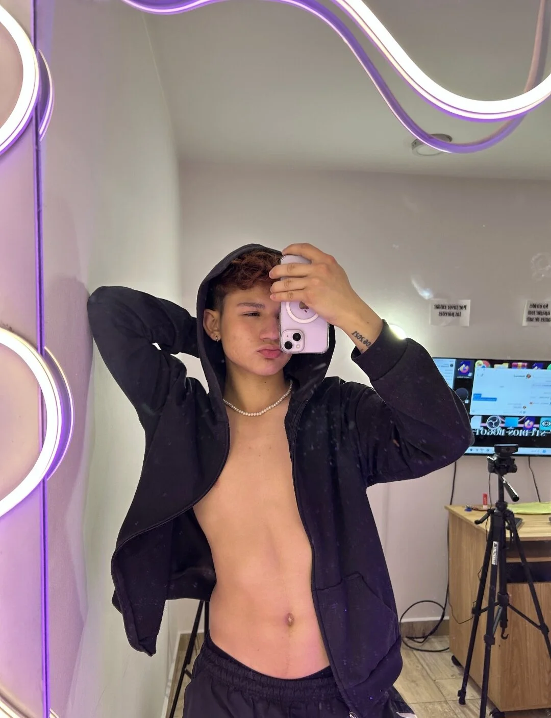 XXX Porn Photo of Nude Apolitoo 2