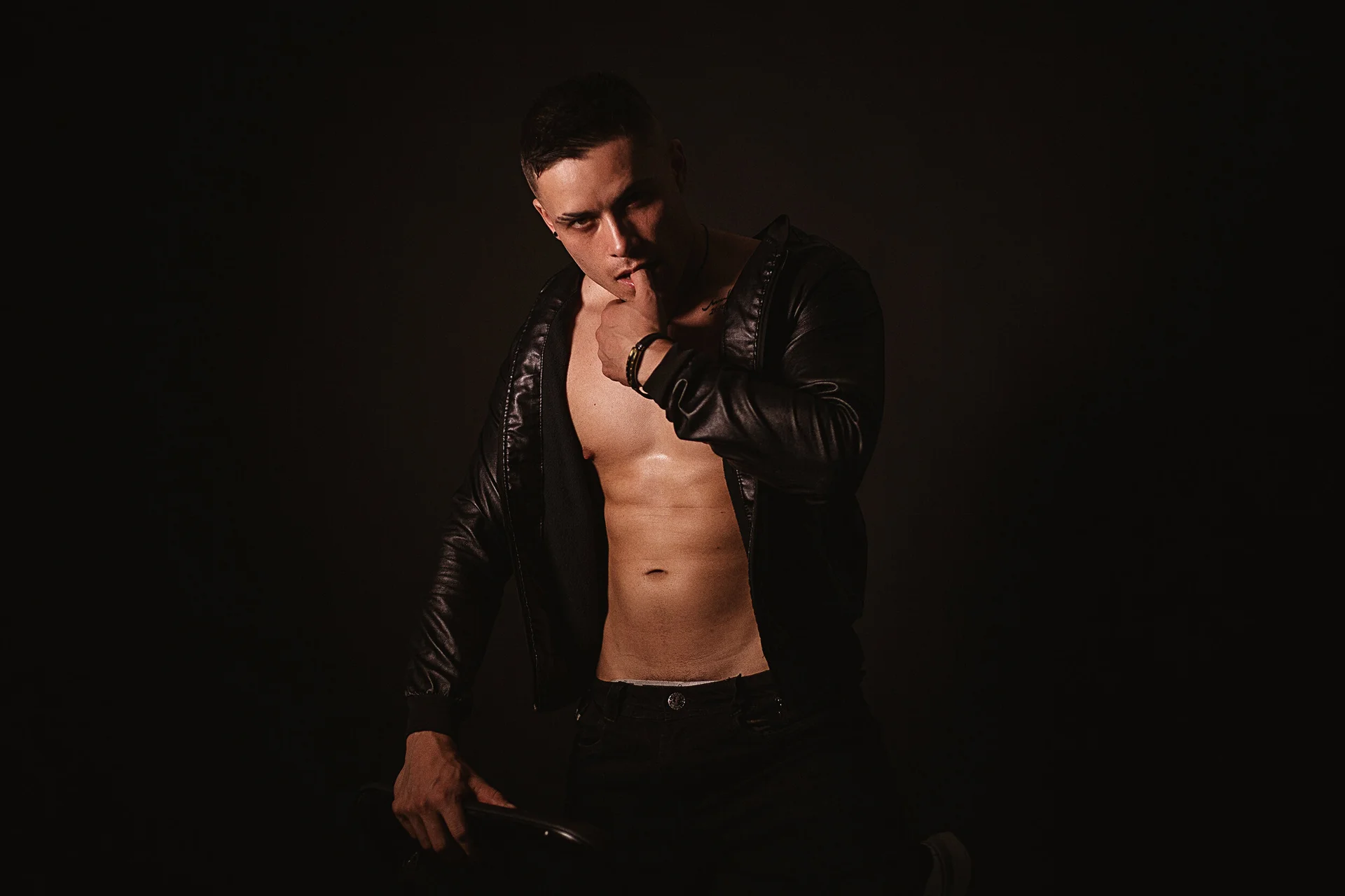 XXX Porn Photo of Nude connorsmiith 13