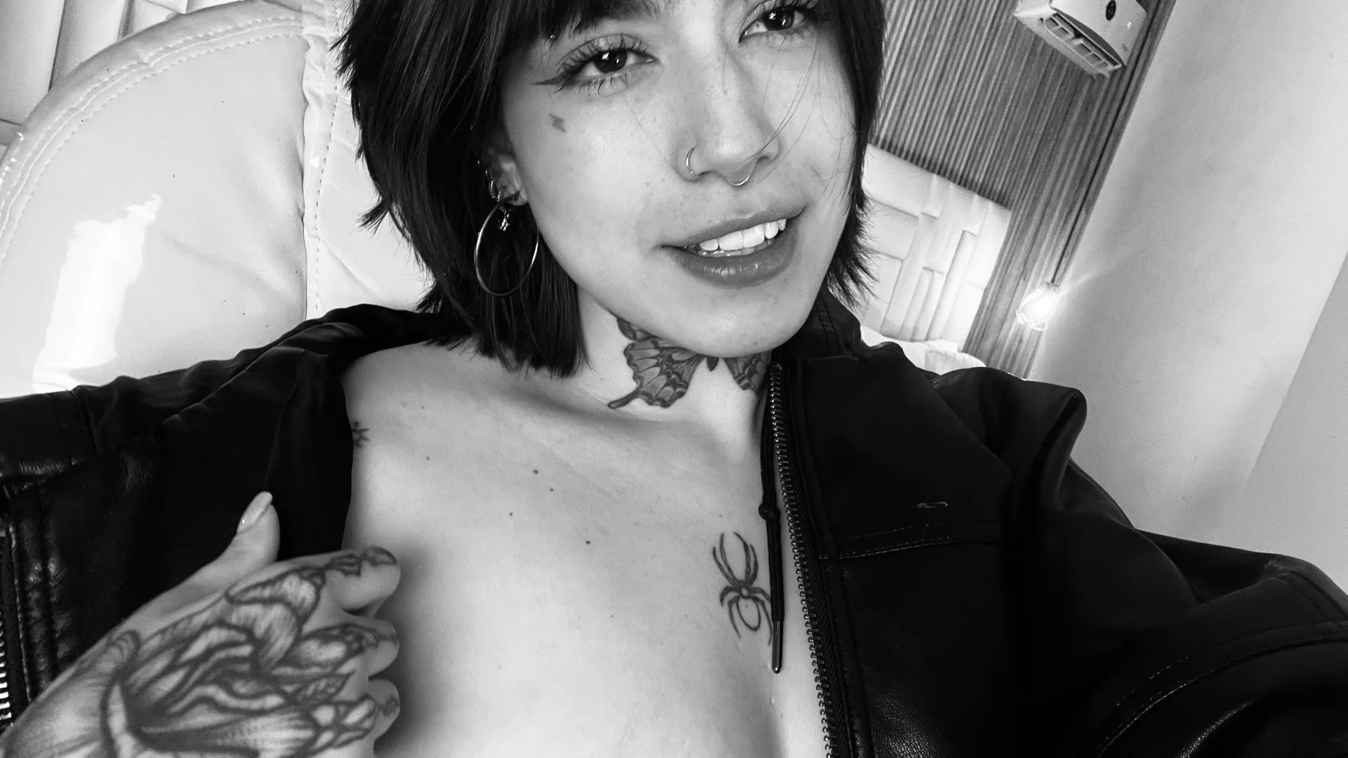 XXX Porn Photo of Nude Hottie_cami 1