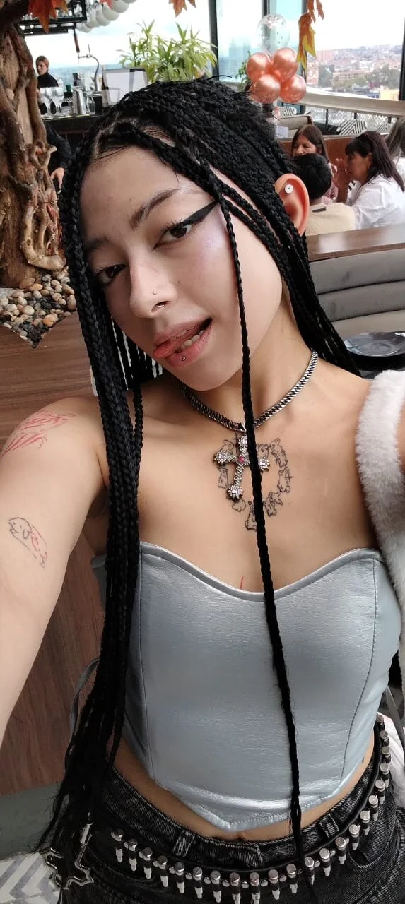 XXX Porn Photo of Nude shiny_foxeyes 6
