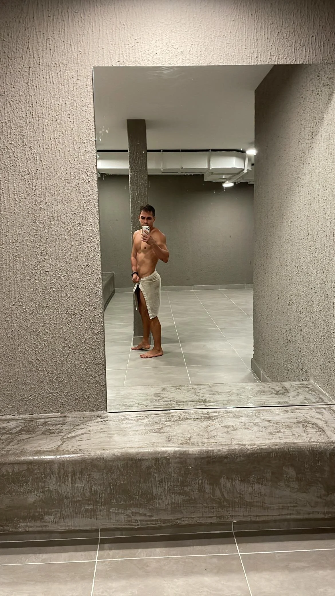 XXX Porn Photo of Nude ben-kriok 1