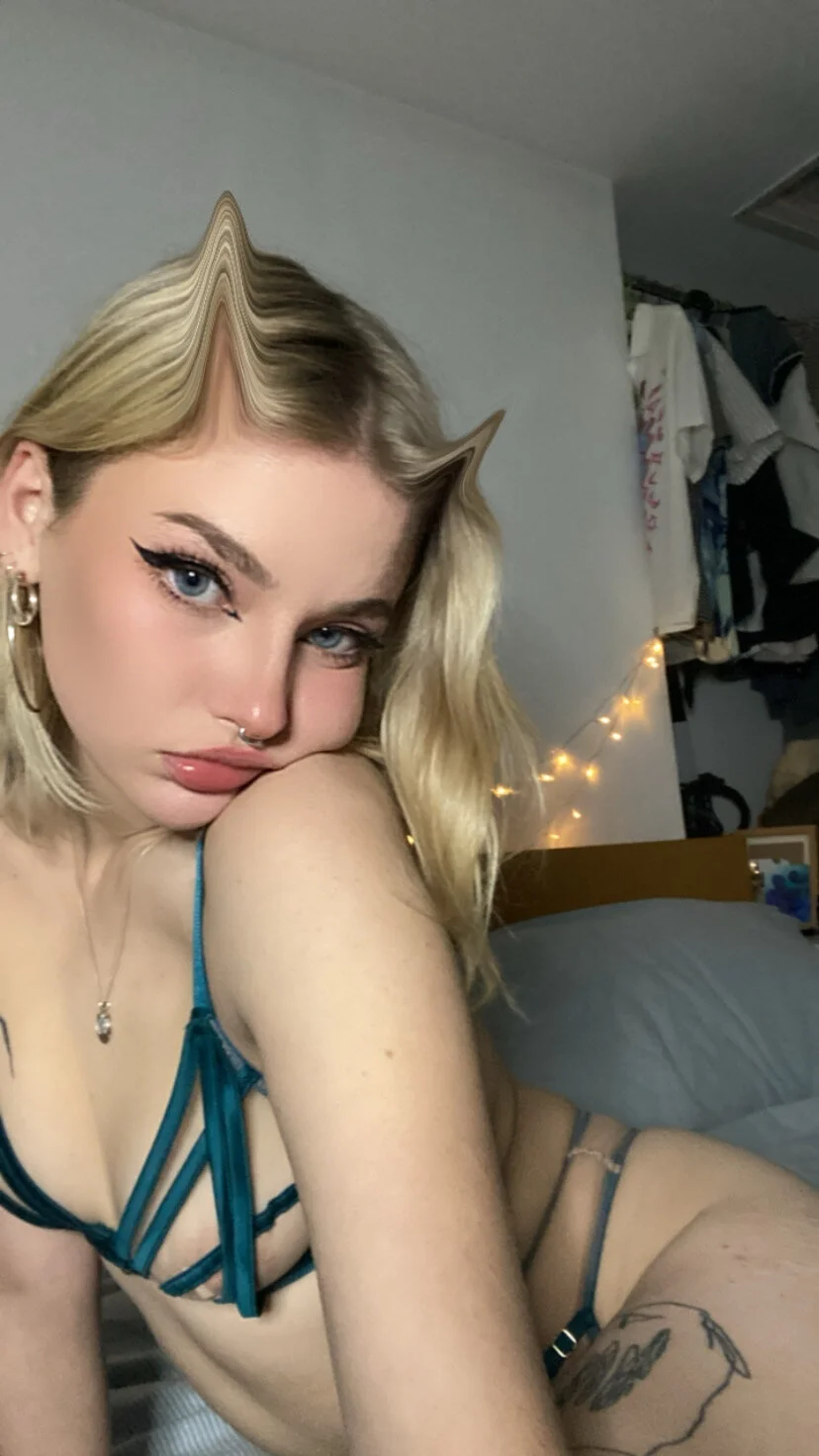 XXX Porn Photo of Nude April_LoveUK 2