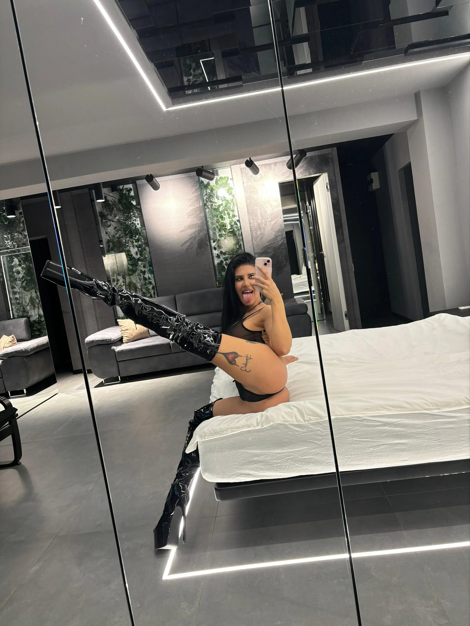 XXX Porn Photo of Nude Gallienne_Gold 39