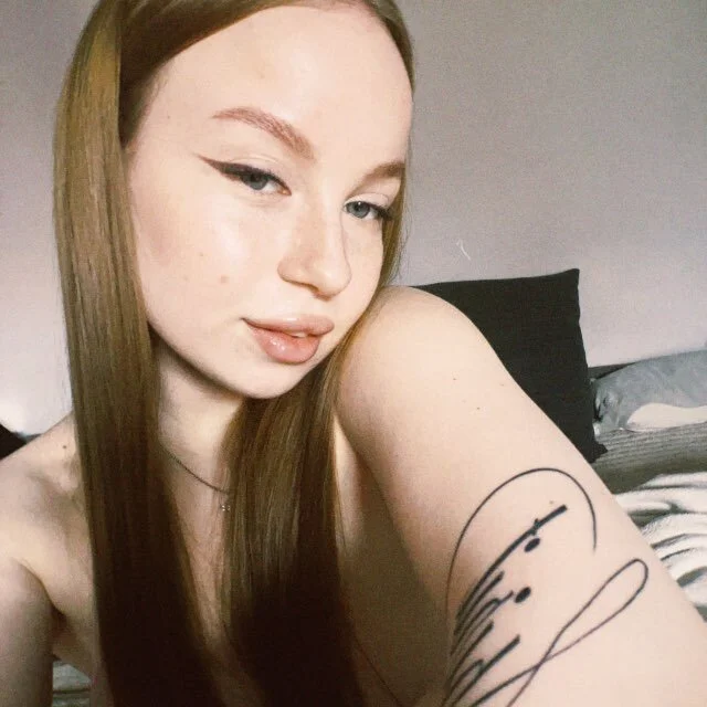 XXX Porn Photo of Nude PollyPeach_ 2