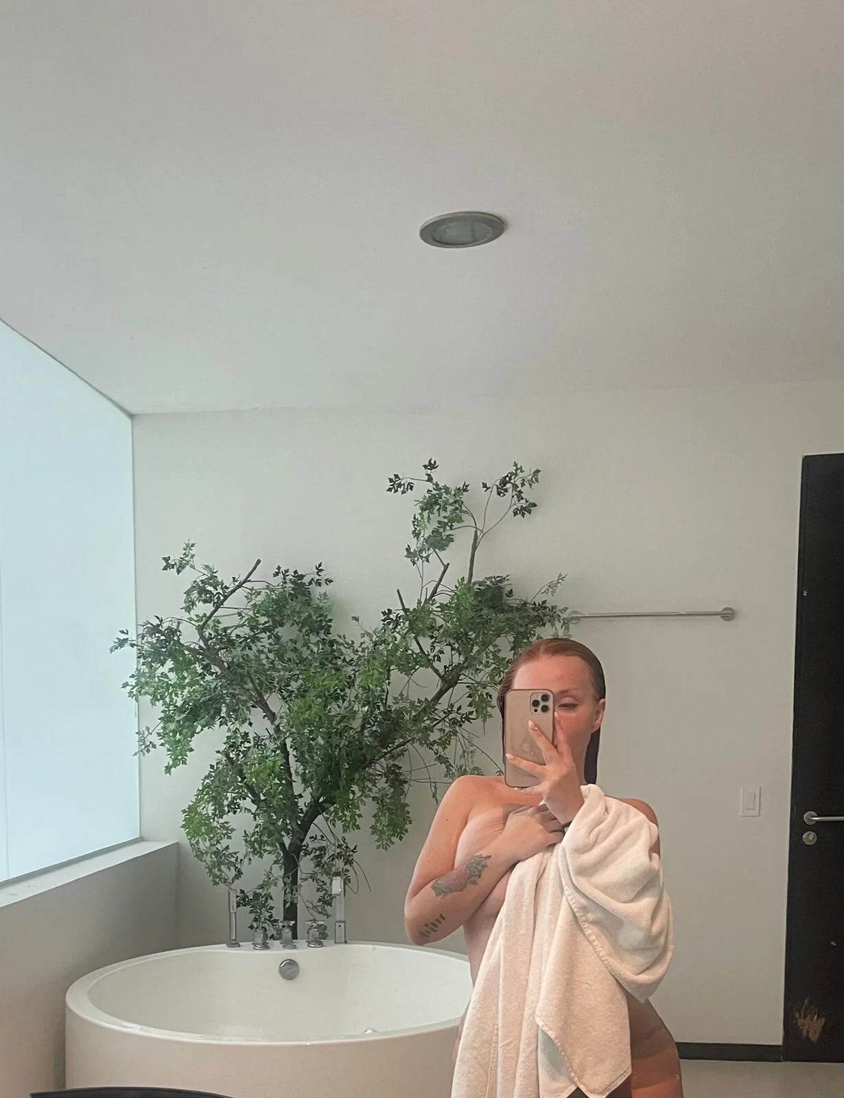 XXX Porn Photo of Nude MarlaRed 39