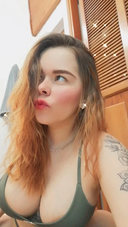 XXX Porn Photo of Nude carolina16love 15