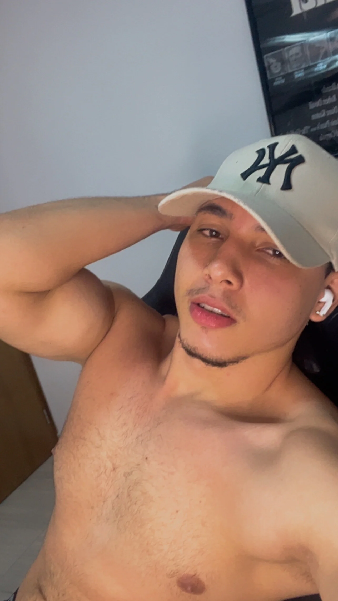 XXX Porn Photo of Nude Max_valiant 4