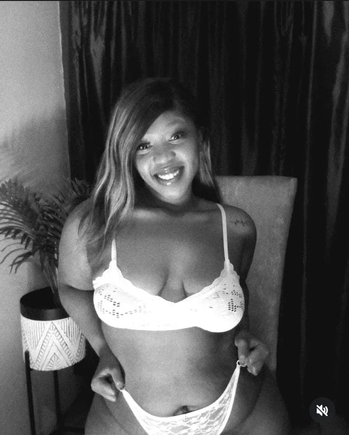XXX Porn Photo of Nude GoldenPussyXOXO 14