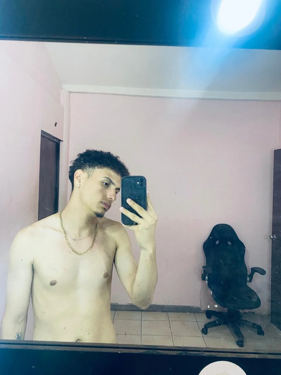 XXX Porn Photo of Nude The_King_Swit 9