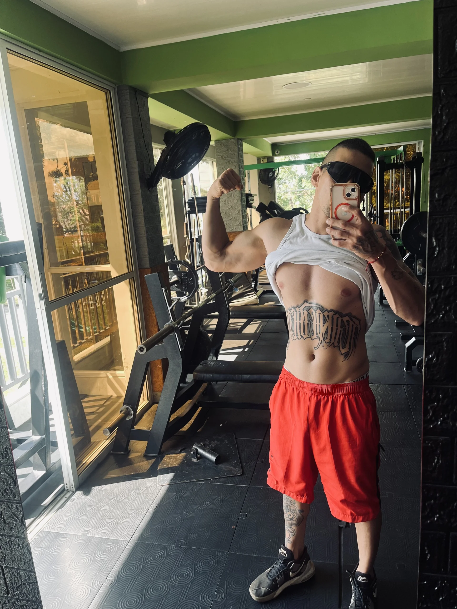 XXX Porn Photo of Nude Mikevargas03 2