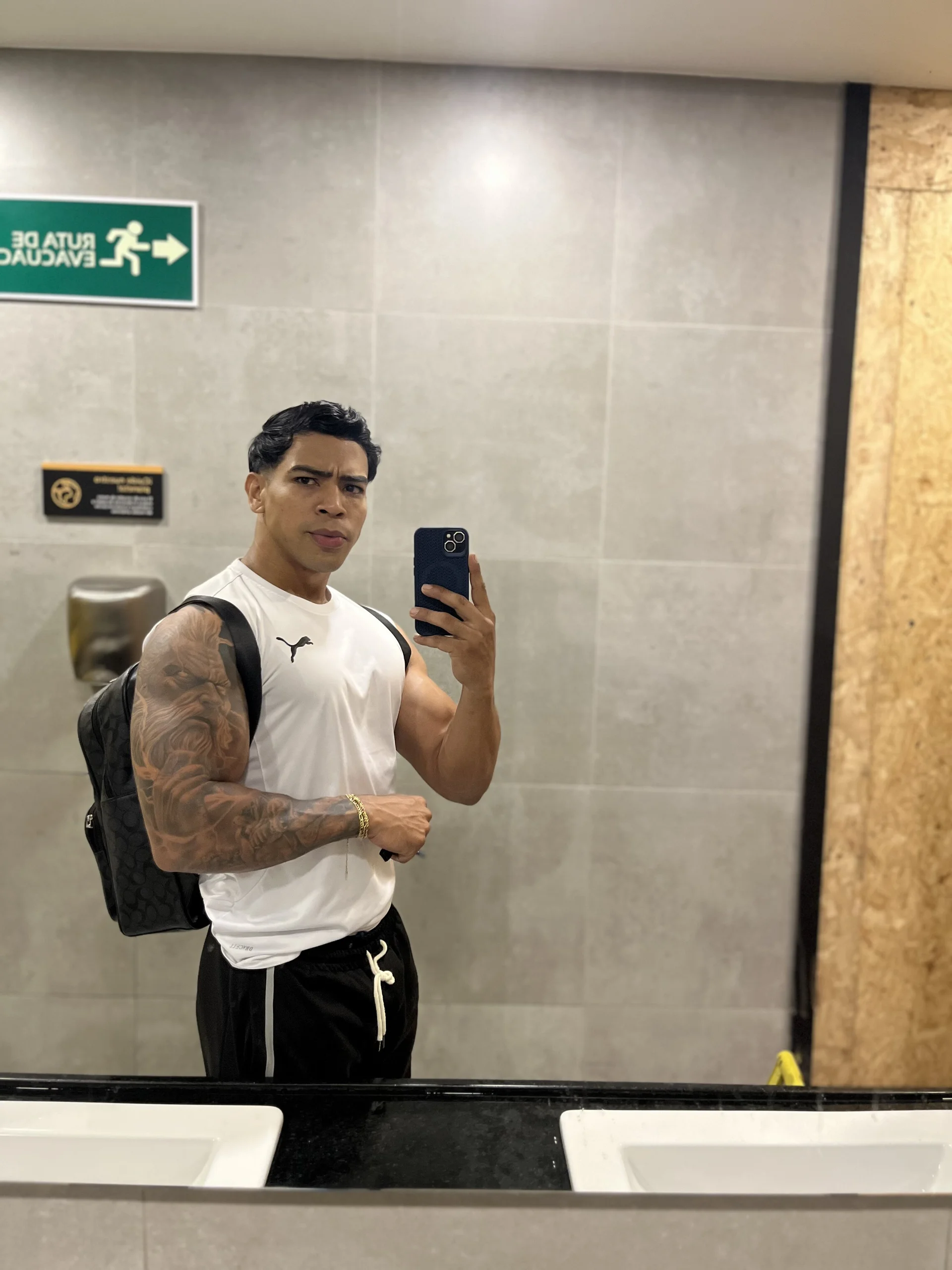 XXX Porn Photo of Nude Andrew_wolf7 20