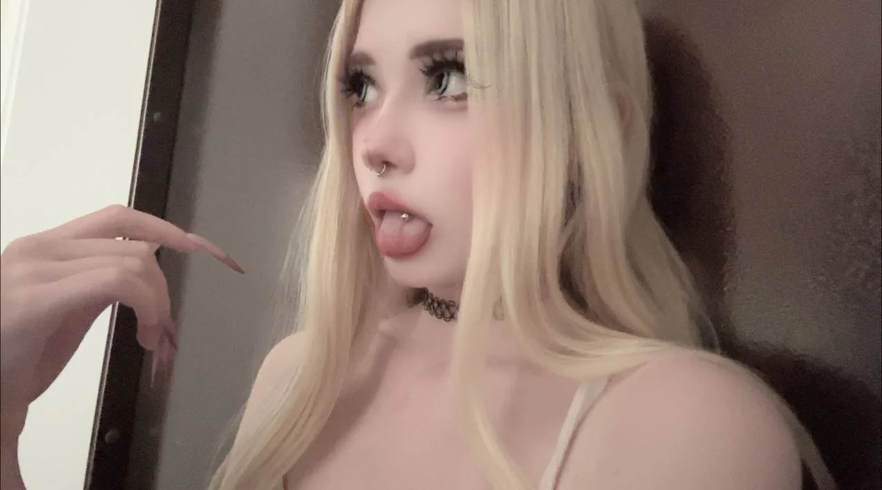 XXX Porn Photo of Nude Kiralovessto 2