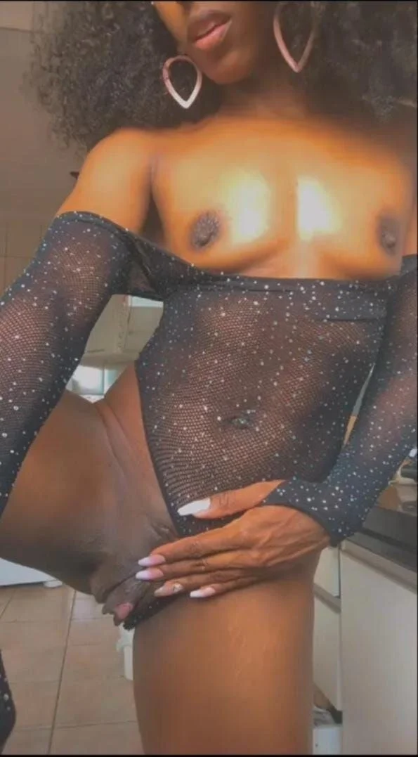 XXX Porn Photo of Nude Luara_Greluda 9