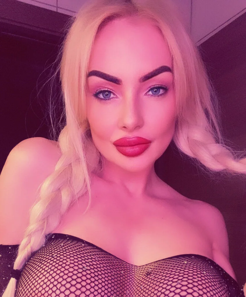 XXX Porn Photo of Nude queenaleksagrey 22