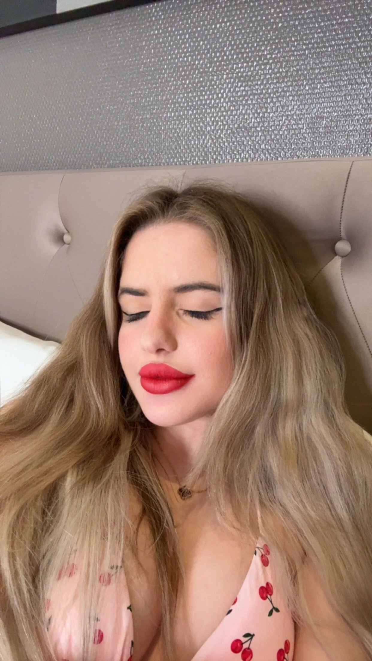 XXX Porn Photo of Nude Holly-Glamour 100