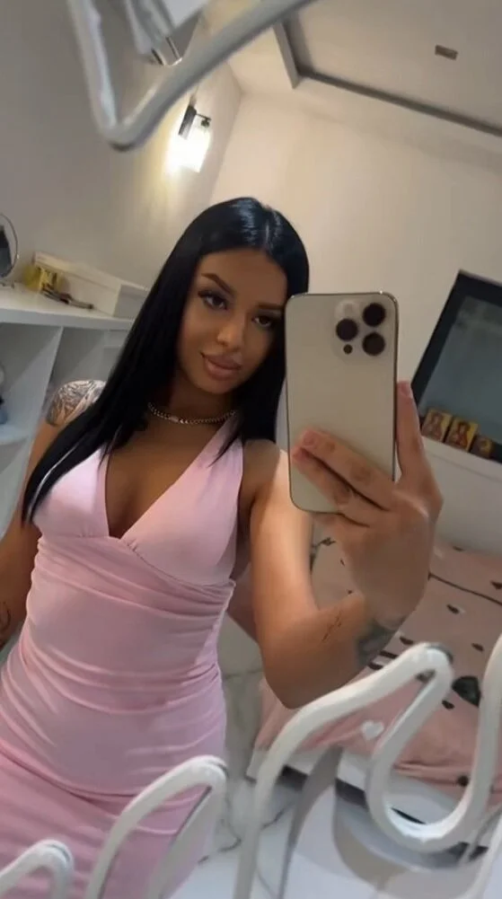 XXX Porn Photo of Nude RoxelleFox 3