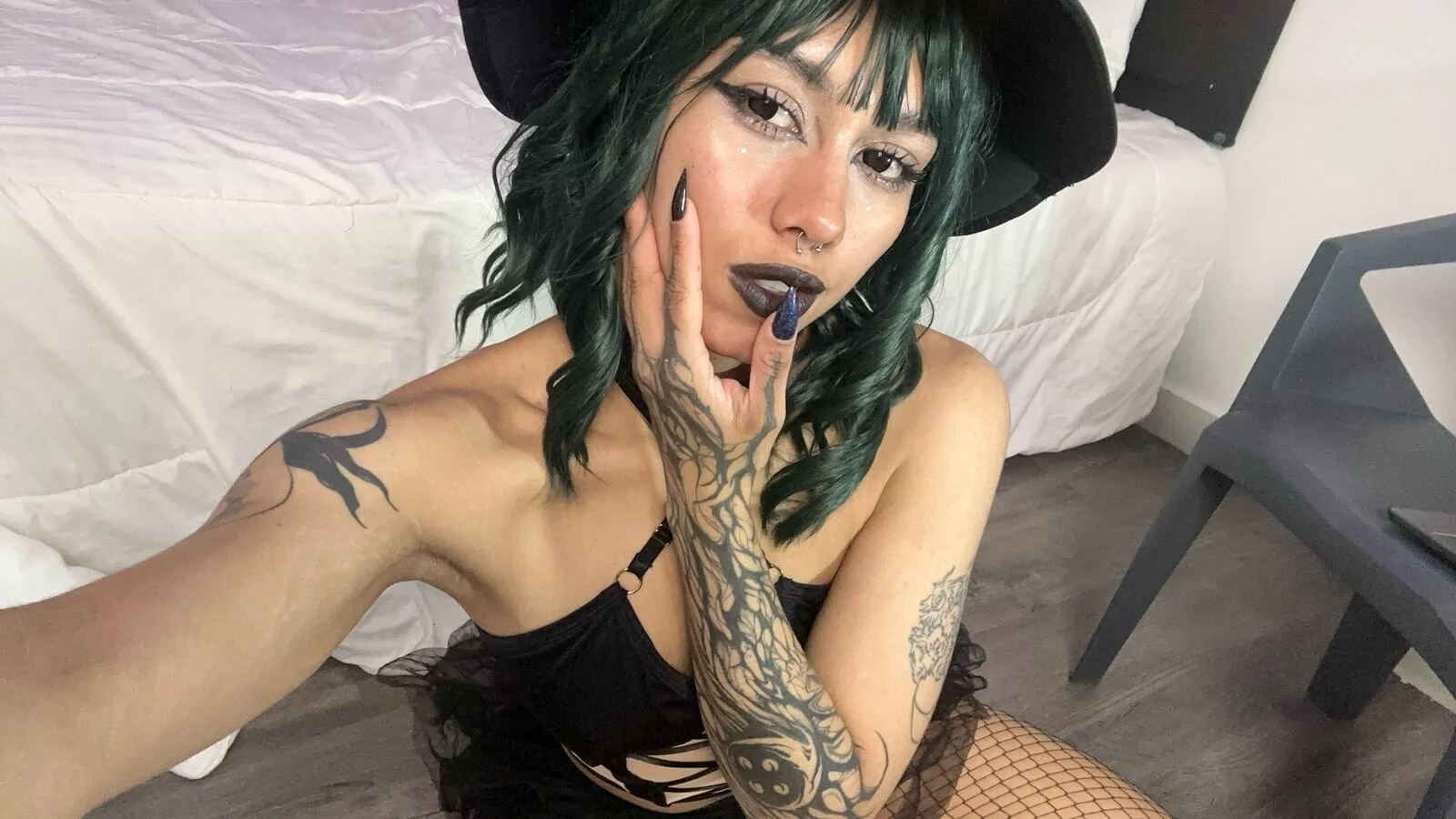 XXX Porn Photo of Nude Raven_Witch_ 17