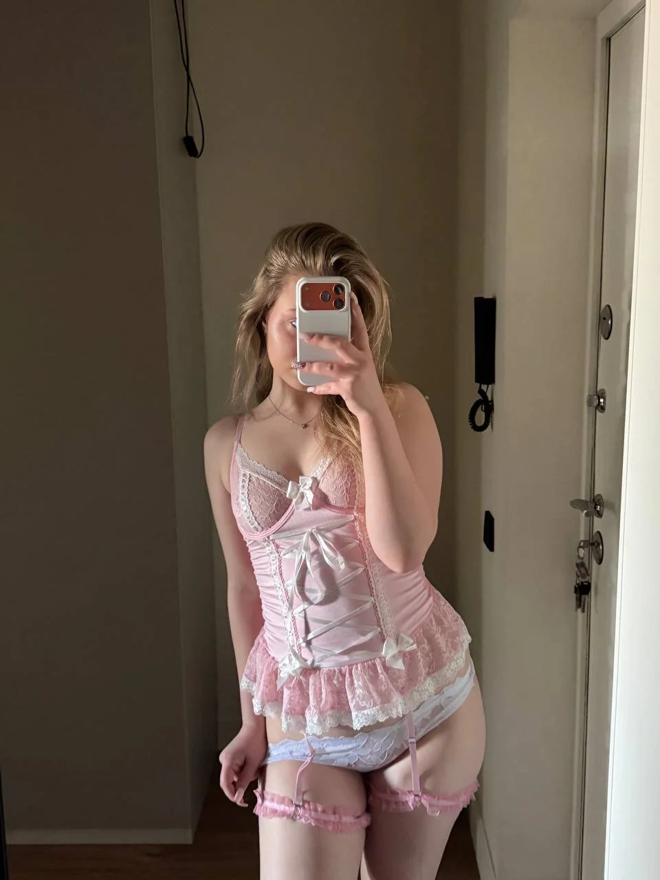 XXX Porn Photo of Nude DriveThruDyad 1