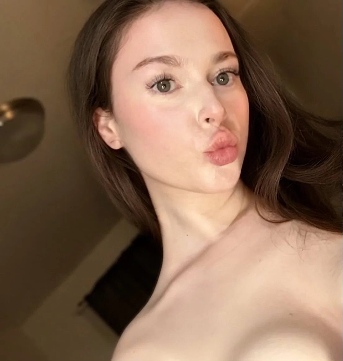 XXX Porn Photo of Nude BeautyLyn 4