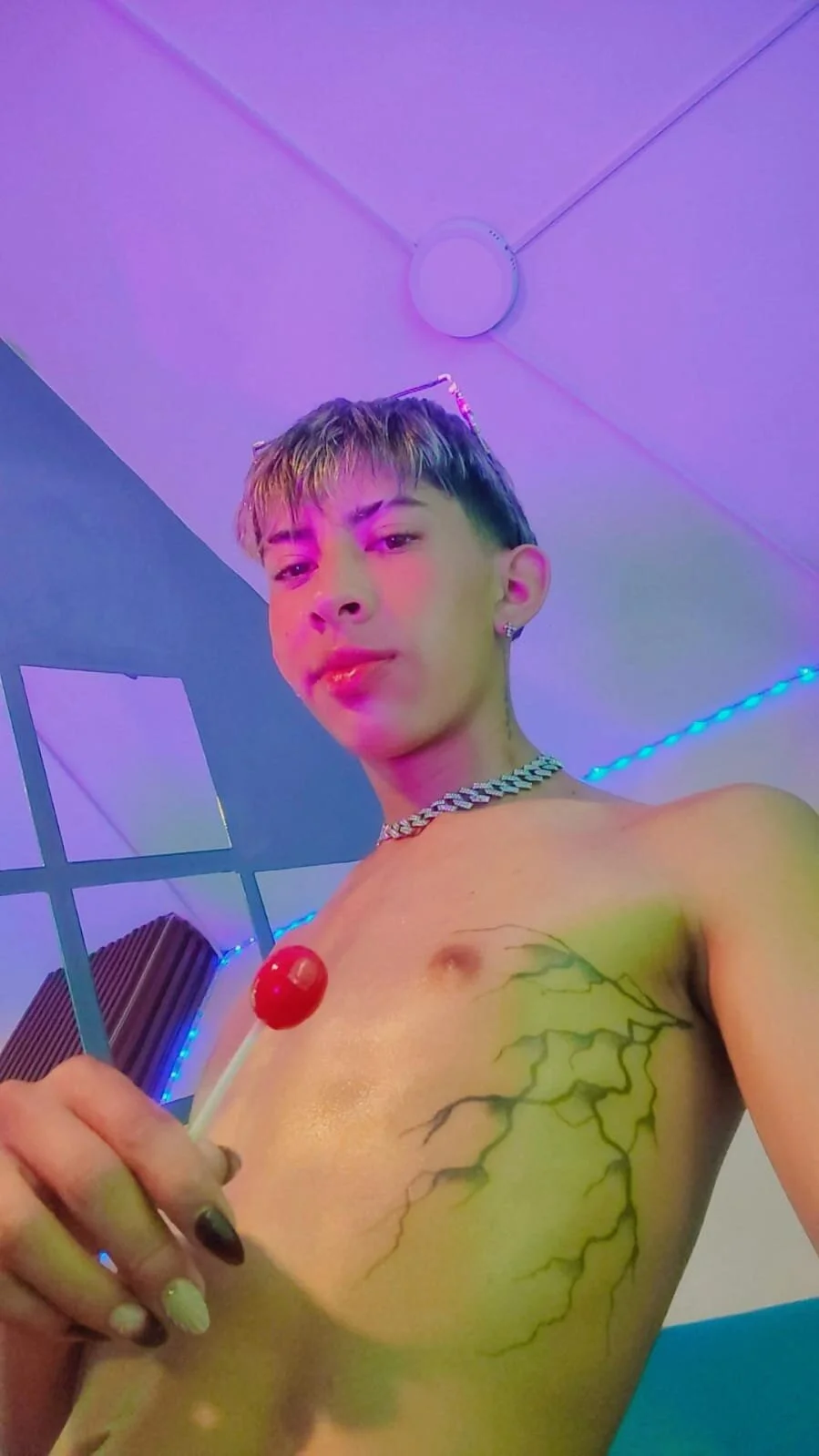XXX Porn Photo of Nude Tommy_Fox 38