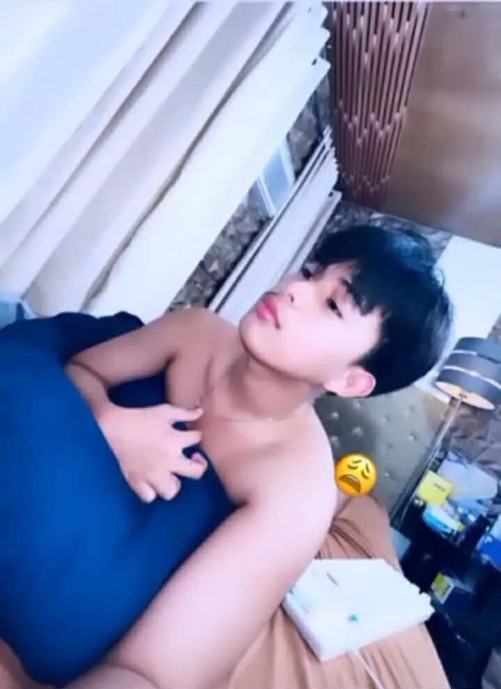 XXX Porn Photo of Nude xlovercutietwink 2