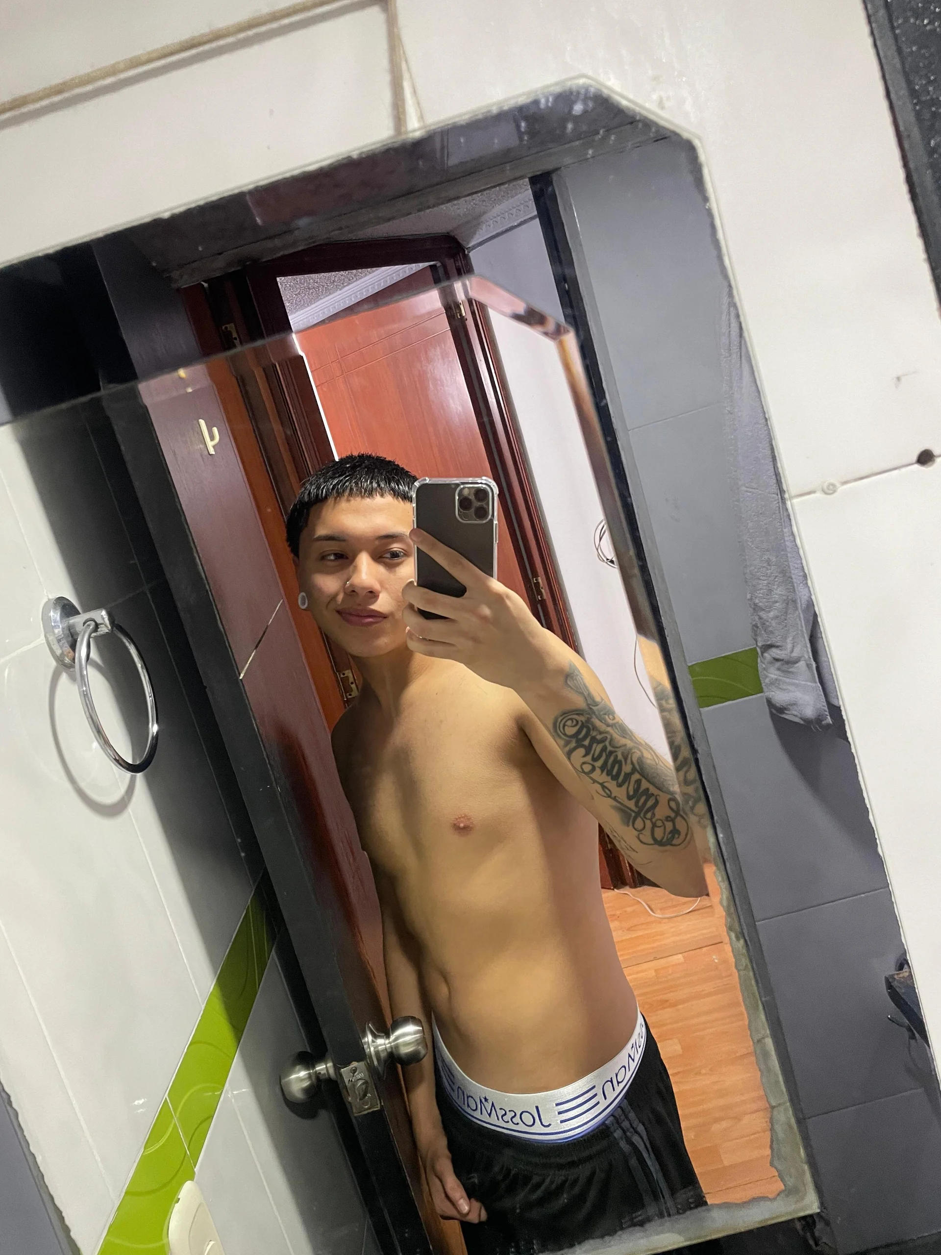 XXX Porn Photo of Nude Owen_bluee 2
