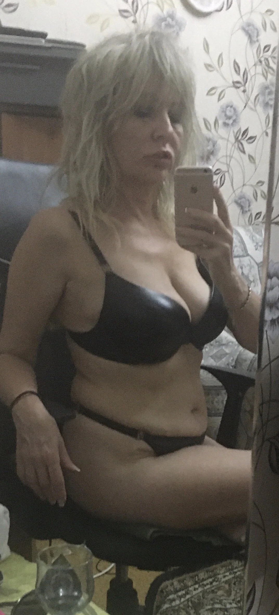 XXX Porn Photo of Nude EsterHotMilf 3