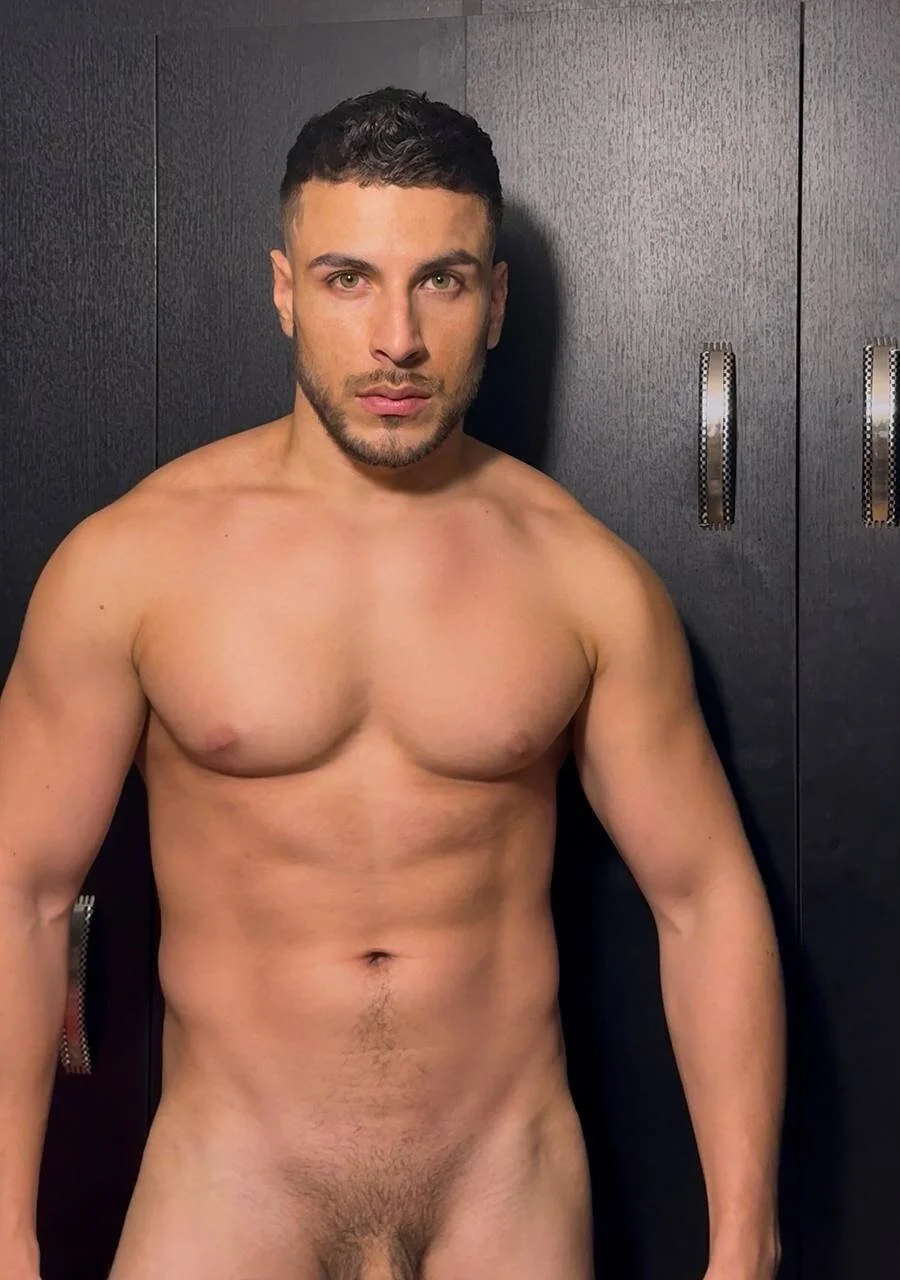 XXX Porn Photo of Nude bayronfit 109