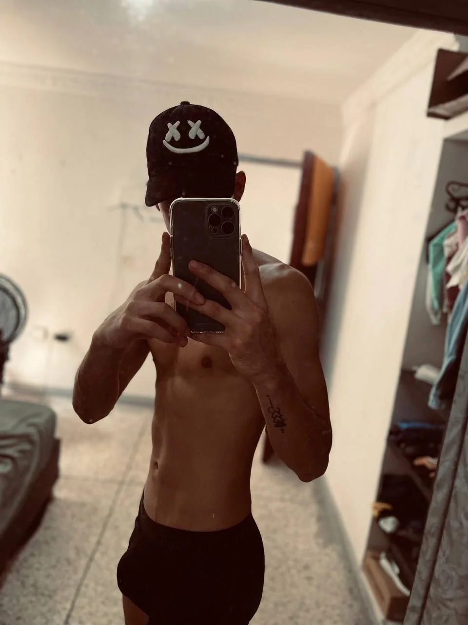 XXX Porn Photo of Nude logan_thomas 36