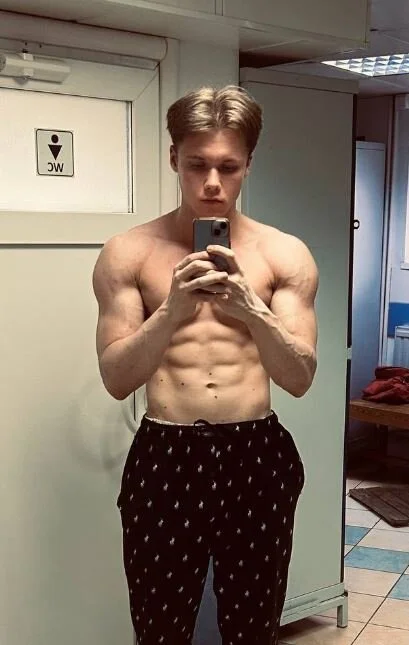 XXX Porn Photo of Nude Dexter_Bennett 2
