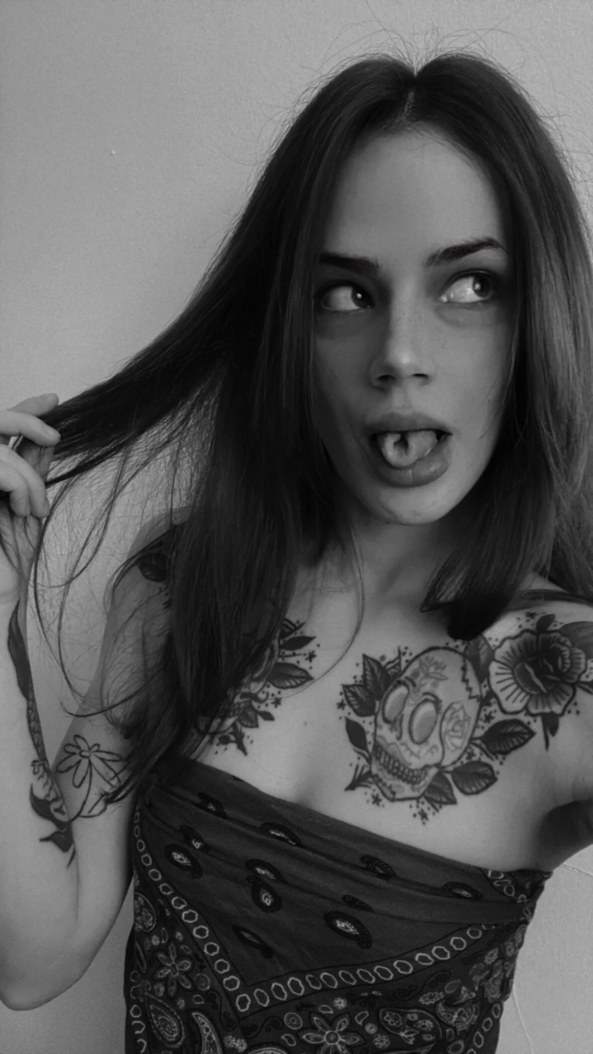 XXX Porn Photo of Nude Angel_Skulls 1